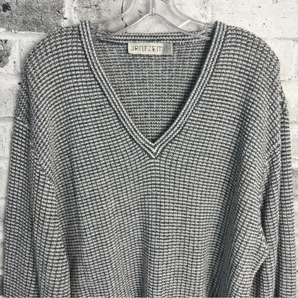 Vintage 90s Jantzen Chunky Rib Knit Oversized V-Neck Pullover Sweater - Picture 3 of 11